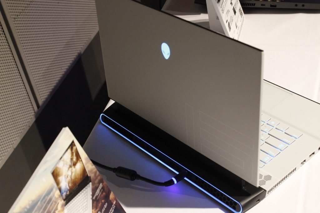 DELL ALIENWARE M15 2019年発売